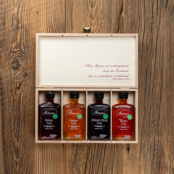 Gift box with 4 fruit vinegars